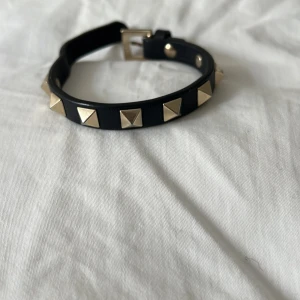 Valentino armband - Superfint valentino armband (äkta). Köpt för 3085kr💕