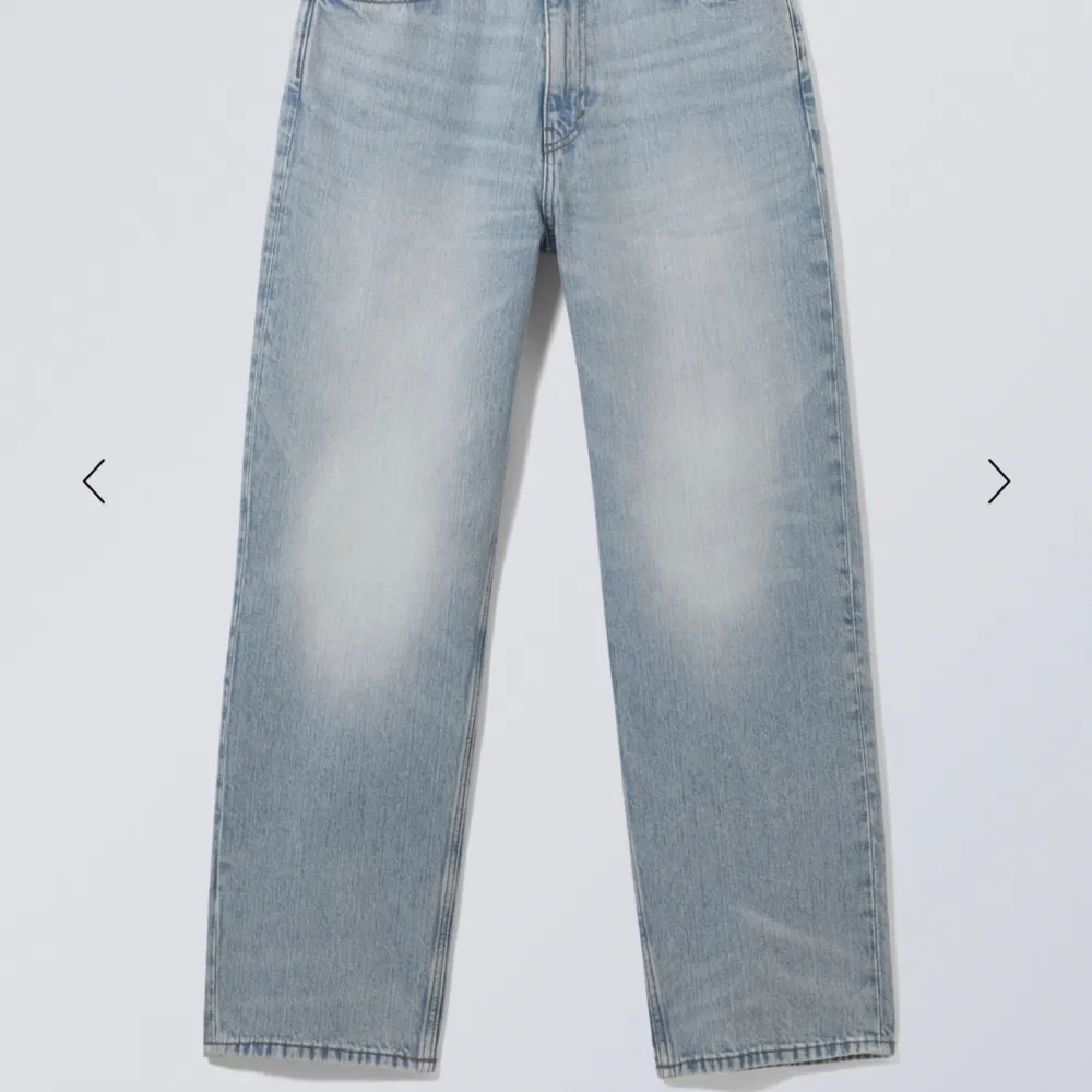 Tja! Säljer dessa schyssta Weekday jeansen då de tyvärr inte kommer till användning längre. Jeansen är använda ett fåtal gånger och har storlek 30W 32L. Bara o höra av sig vid flera funderingar.. Jeans & Byxor.