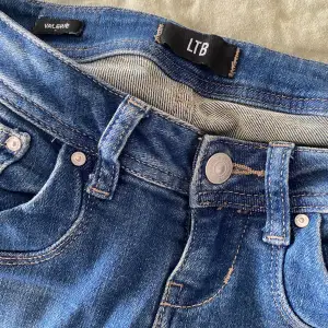 Ltb jeans i modellen valerie, använda max 2 gånger och ser helt nya ut❤️