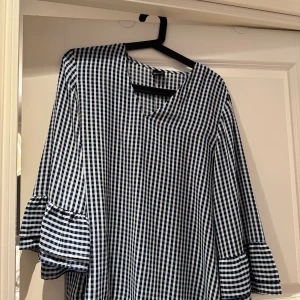 Blus - Blus från Gina tricot. Bra skick 