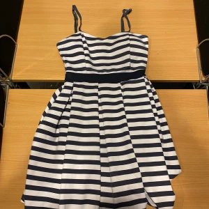 Klänning randig - Storlek S  Skönt material