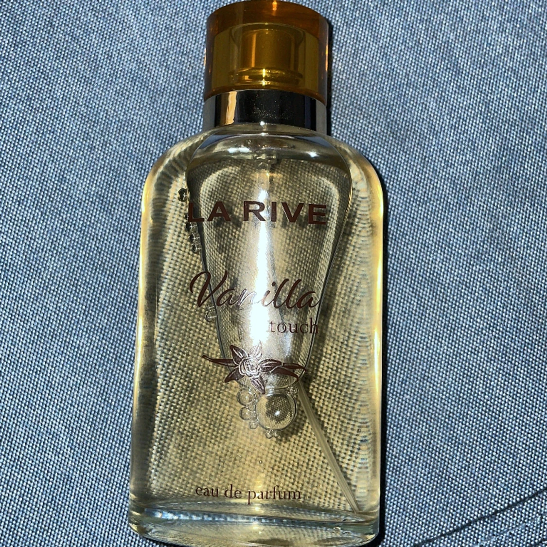 Parfym i vanilj doften nypris ca 70kr knappt använd - 90