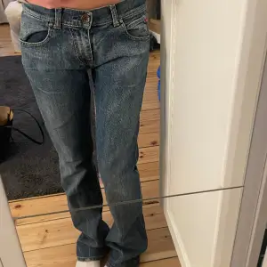 Miss sixty jeans inga defekter alls! Gott om långa för mig som är 170cm!