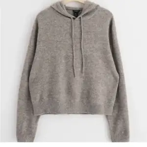 Säljer min stickade hoodie från lindex i storlek M, fint skick och nyligen köpt💕
