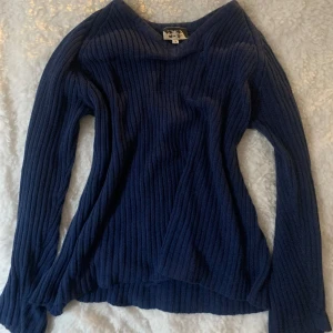 Stickad tröja - Blå stickad tröja i storlek M💙 Från Miss You