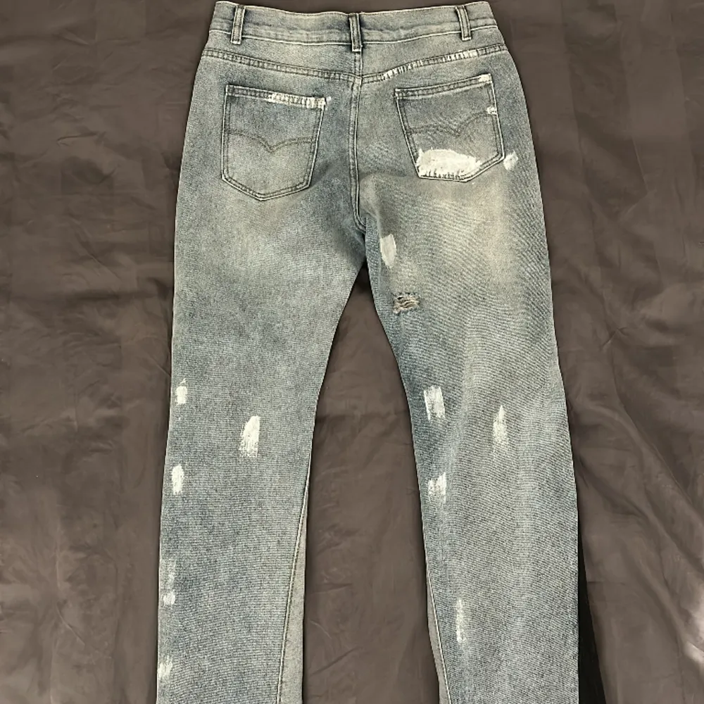 Säljer nu dessa gallery dept jeans då jag ej använder dom längre. Jeansen är fortsatt bra skick! . Jeans & Byxor.