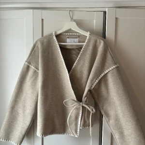 Kofta - Kofta från vila i storlek 36. Aldrig använd så i väldigt fint skick🩷🩷