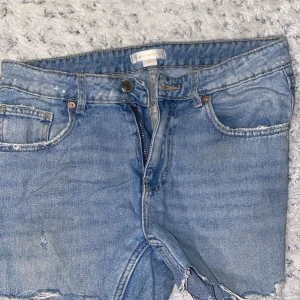 Gina Young Shorts - Säljer mina shorts från Gina Young i storlek 164 som passar mig som brukar ha 27/28 eller 34/36. 