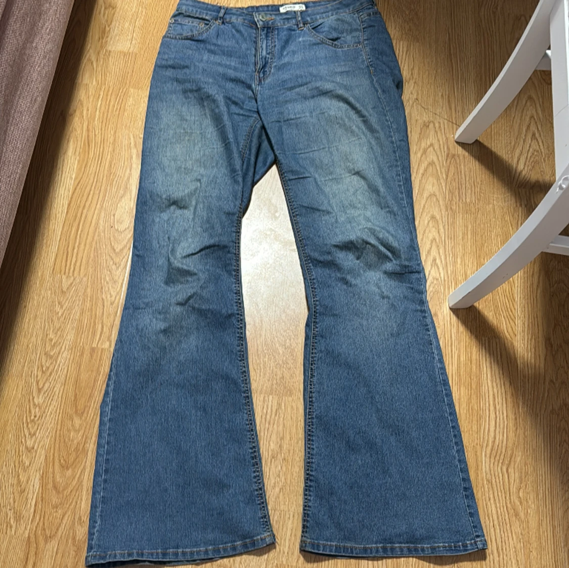 Halvt lågmidjade flare jeans - 90