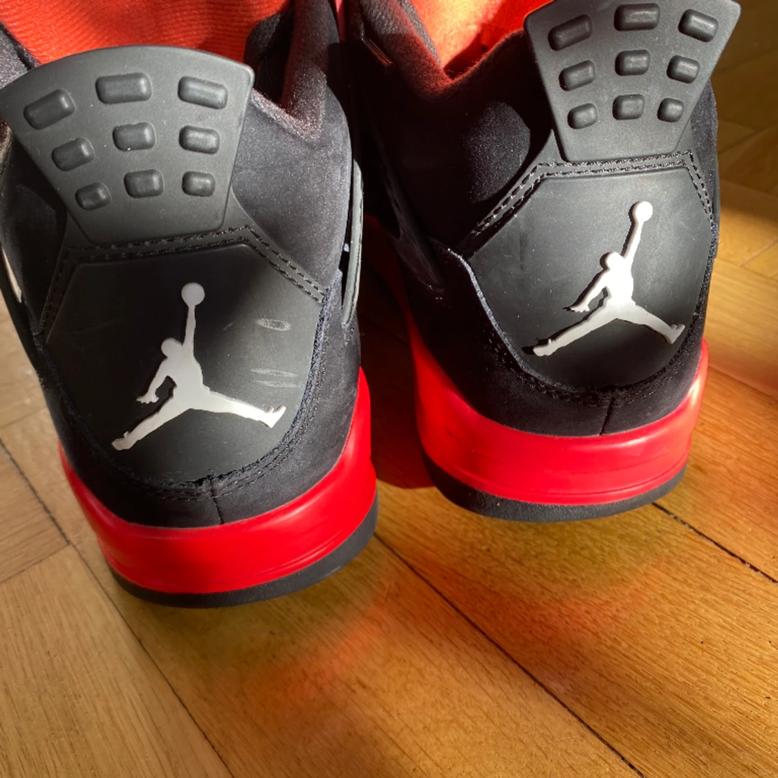 Jordan 4 red thunder