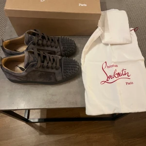 Christian louboutin skor - Mycket bra skick. Box och dustbags ingår. Kvitto finns