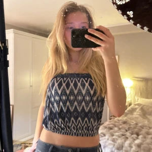 Topp - Säljer min så himla fina missoni liknande topp, som bara har använts några gånger. Den är i så bra skick och är perfekt nu till våren