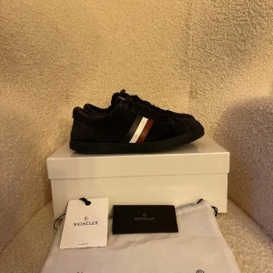 Moncler skor - Moncler skor i storlek 41-42 Tar också byten  Skriv vid mer frågor