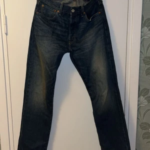 Levis jeans  - Nu dessa snygga Levis jeans (501). Riktigt snygga och är i bra skick. Använder inta pga att de inte kommer till användning. Hör av er vid frågor!