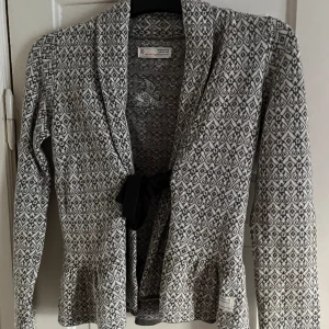 Odd Molly kofta - Nästintill oanvänd. Stolek 0 som är ungefär xs/ s tror jag. Pris kan diskuteras 