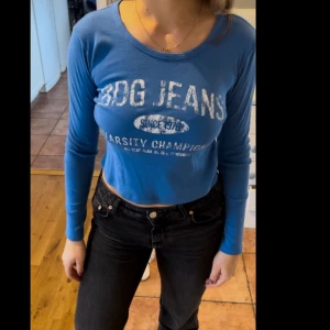 Tröja - Säljer denna jättesnygga tröja från Urban outfitters då det inte är min stil. Använd 1 gång