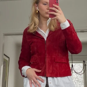 Mockajacka❤️ - Superfin röd mockajacka i storlek 38! Tror det är äkta mocka!