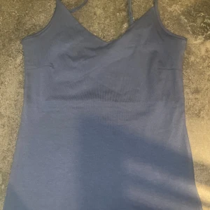 Mörkblå linne - Helt ny, endast prövad