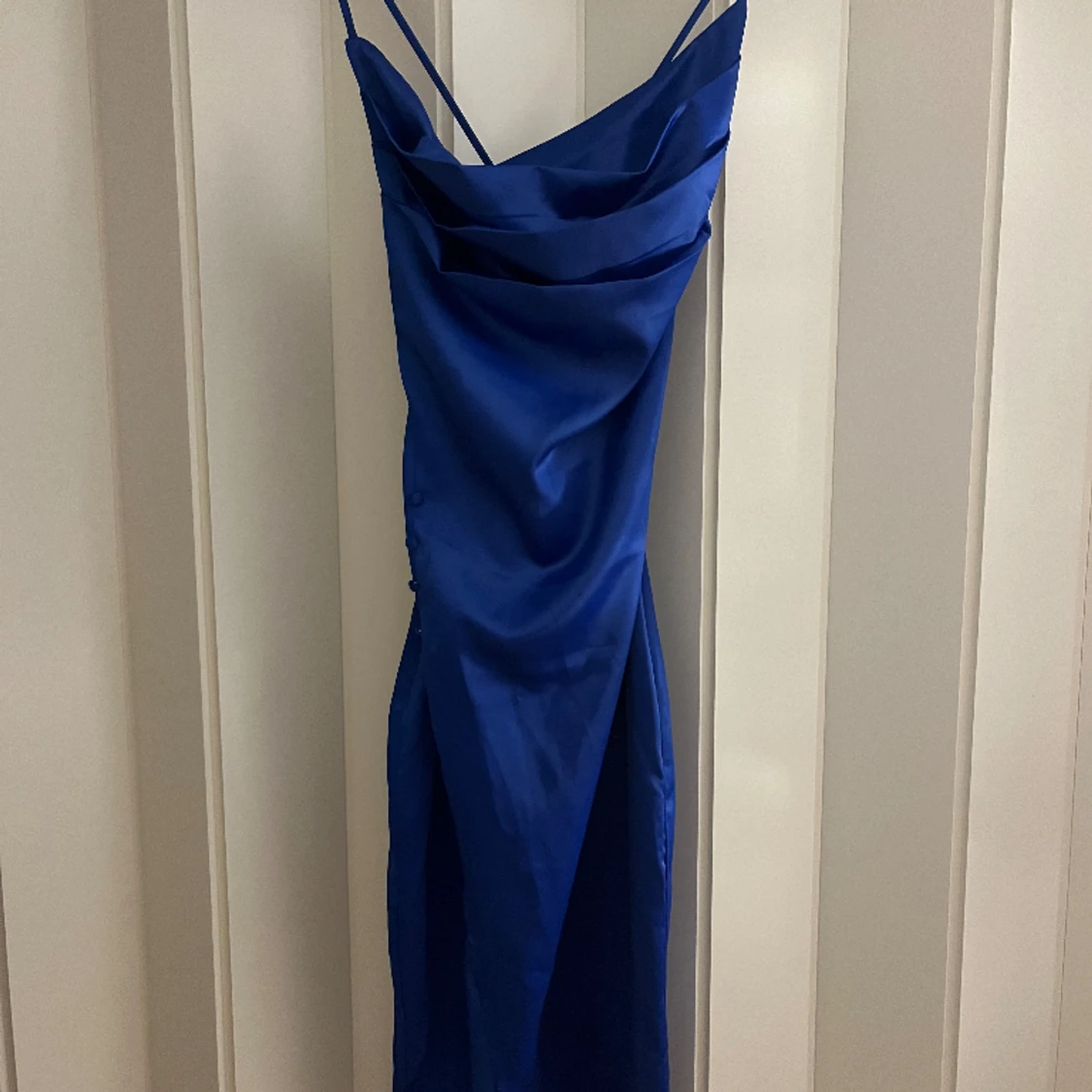 Mörkblå satinklänning💙 - 90