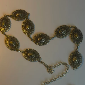 Snyggt vintage skärp - Jättesnyggt guldigt vintage skärp. Skriv för fler bilder eller mer information❤️