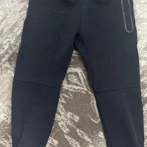 Nike tech flecce - Säljer åkta Nike tech fleece,gamla modellen.