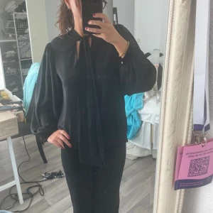 Blus - Fin knytblus från mango!🌸💕