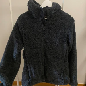 Teddy fleece - Teddy fleece kofta stl 36/38, nyskick. Dragkedjor på fickorna