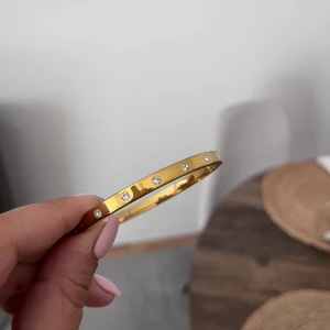 Armband  - Armband från zalando, minns ej märket. Oanvänt skick. 