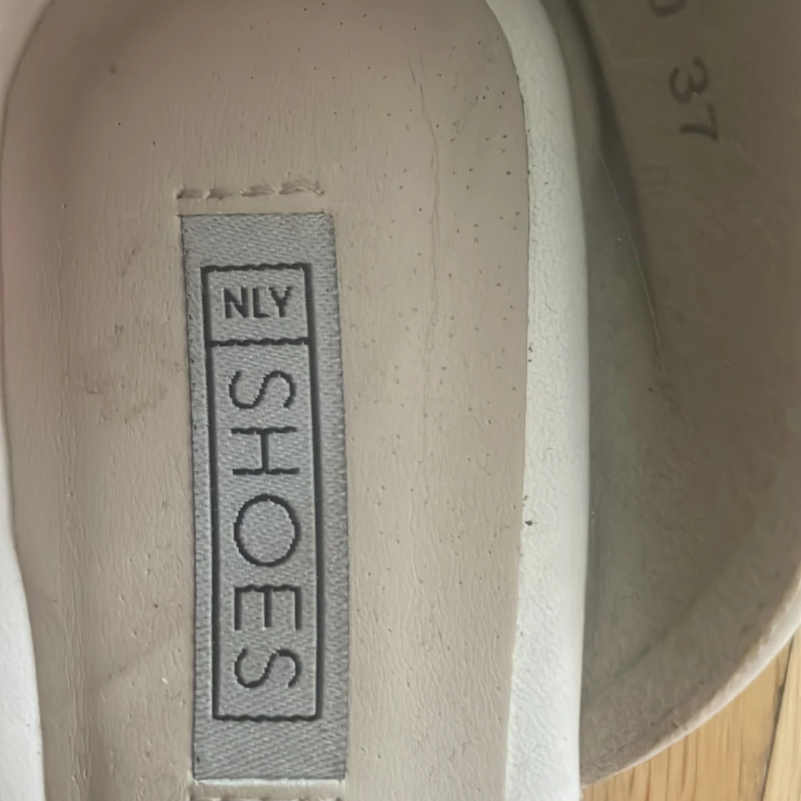 Tofflor/ sandaler/ skor  - 90