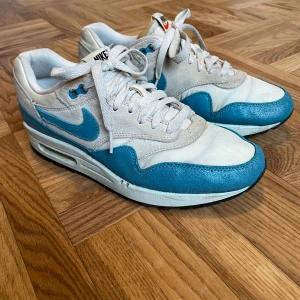 Sneakers Nike air max 1 vintage  - Storlek 39. Väl omhändertagna, inga repor eller skador, bara lite smuts.