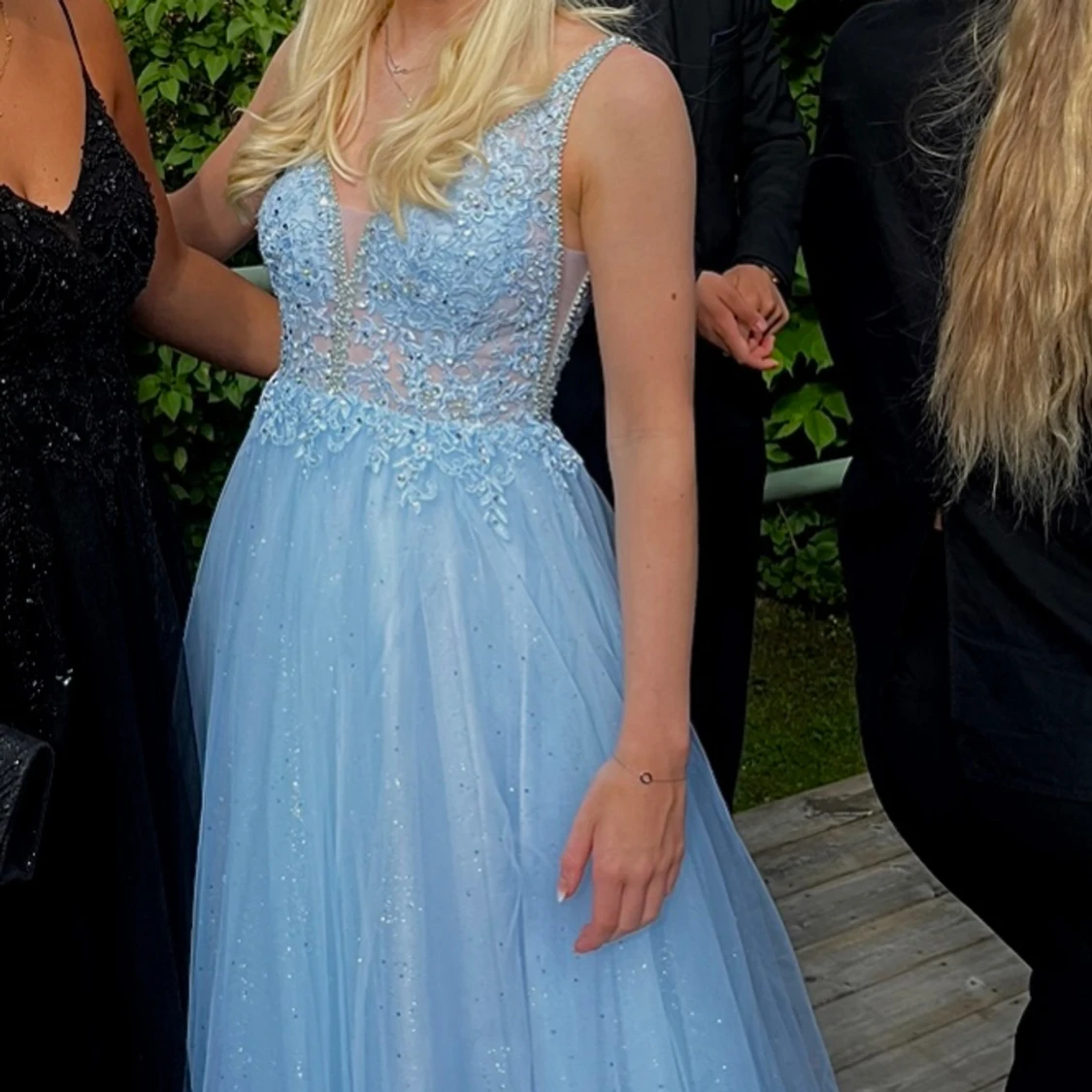 Ljusblå glittrig balklänning