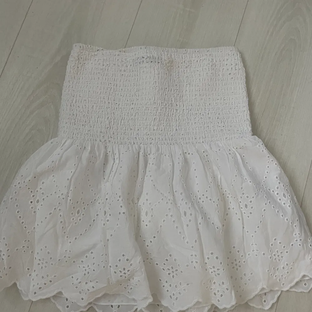 Säljer denna söta kjol från ginatricot som inte kommer till användning!🩷🩷. Kjolar.