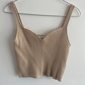 Stickat linne  - Stickat linne från HM i strl S, aldrig använt 