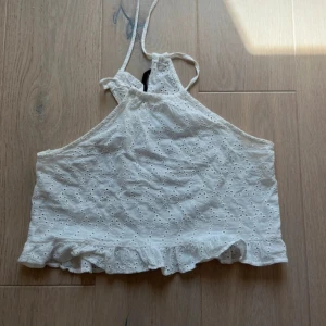 Topp från SHEIN  - Somrig och jättefin topp från SHEIN. Storlek M 
