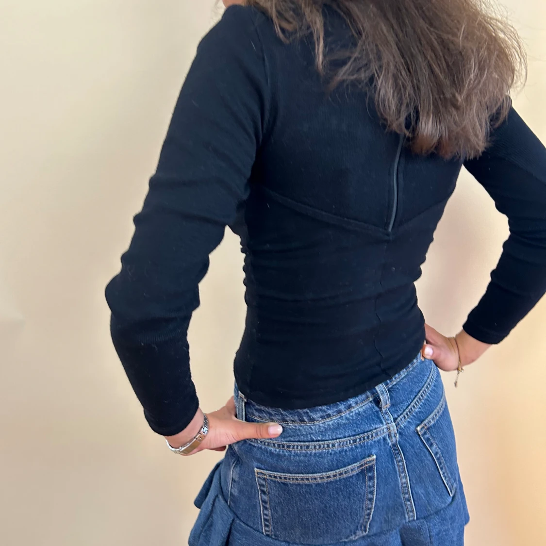 Långärmad topp med nitar - 91