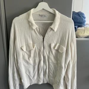 Kofta  - Så fin kofta från Åhléns, använd 2 gånger men har andra jag använder mer💕