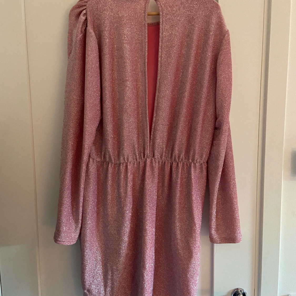 Glittrig rosa klänning  - 90