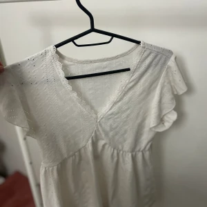 Fin vit blus - Använt ett par gånger, storlek M 