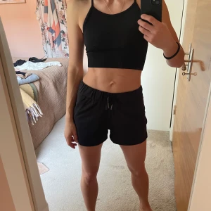 Casall träningstopp - Utrensning bland träningskläderna!  Casall träningstopp.  Använd men i fint skick. 