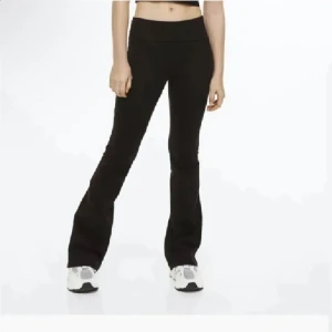 Brandy Melville liknande byxor - Ett par brandy Melville liknande byxor. Går att schystera midjehöjden.