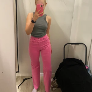 Rosa byxor från Istay 🩷 - Helt oanvända rosa byxor från Istay, sitter som en smäck 
