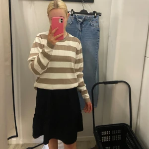 Baggy stickad tröja 🤎🤍 - En lite oversized stickad tröja från Cubus, helt oanvänd 🤎🤍