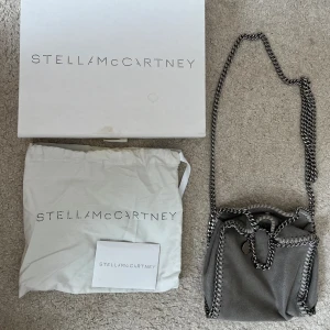 Stella McCartney väska - Tiny falabella från stella McCartney i utmärkt skick!💗 SÄLJER INTE FÖR MINDRE ÄN 3000!