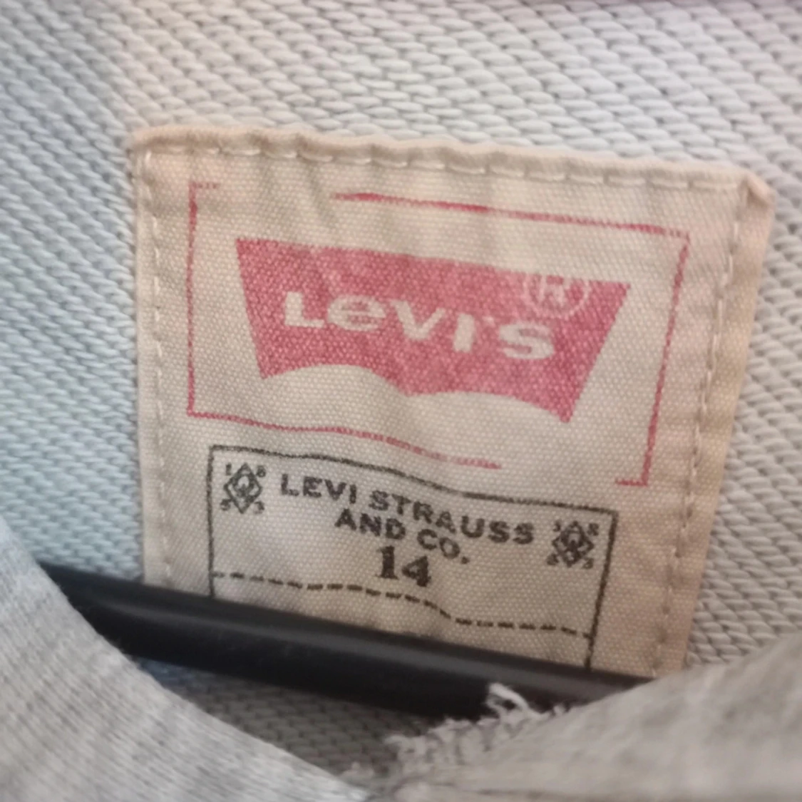Hoddie Levis  - 91