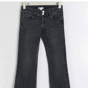 Säljer dessa jeans från Gina då dom tyvärr inte kommer till användning längre❤️skriv för fler bilder❤️