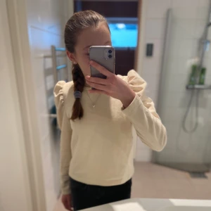 Supersöt zara tröja! - Säljer min supersöta tröja ifrån Zara i storlek XS-S💕