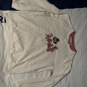 Vintage Sweatshirt - Vintage sweatshirt  Den är nopprig går nog att få bort