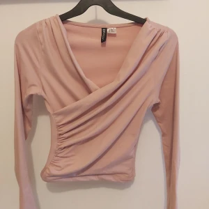 Top - Super fin top från H&M som tyvärr inte kom till andväning. 💕 (xxs, är som xs)