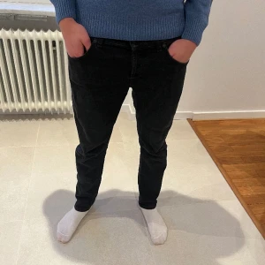 Dondup jeans size 33  - Svarta dondup passar 185 75kilo +   Skick 8/10 