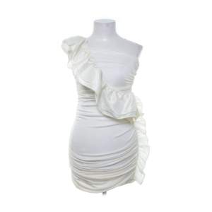 Jätte söt vit klänning köptes från sellpy, oanvänd och i nytt skick enligt sellpy, perfekt till student eller sommaren!